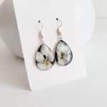 Real white larkspur flower earrings, resin jewelry, bridesmaid jewelry gift, nature jewelry, pressed flower jewelry - Image 3