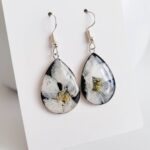 Real white larkspur flower earrings, resin jewelry, bridesmaid jewelry gift, nature jewelry, pressed flower jewelry - Image 2