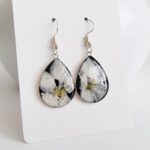 Real white larkspur flower earrings, resin jewelry, bridesmaid jewelry gift, nature jewelry, pressed flower jewelry - Image 5